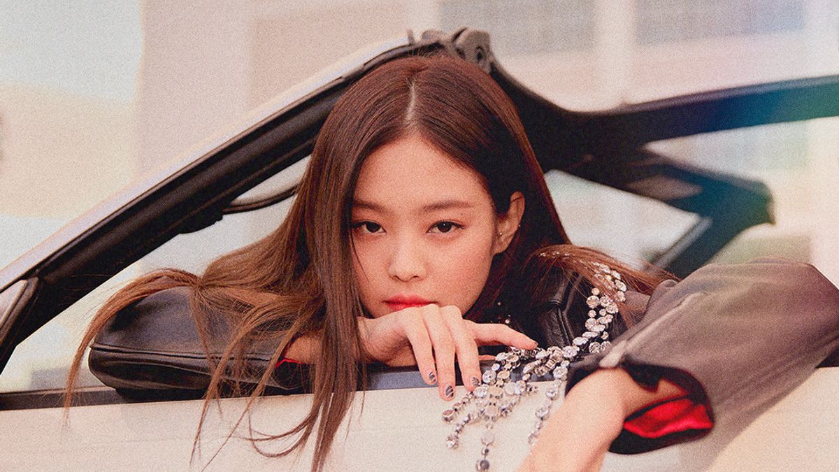 BLACKPINK’s Jennie shares that her solo debut album is coming soon.